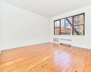 400 W 45th Street - Photo Thumbnail 1