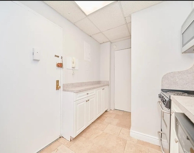 331 W 43rd Street - Photo Thumbnail 2