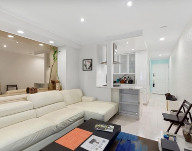 106 Central Park S - Photo Thumbnail 2