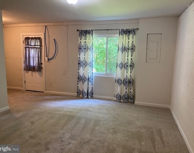 1210 Thomas Jefferson Place - Photo Thumbnail 10
