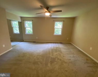 1210 Thomas Jefferson Place - Photo Thumbnail 8