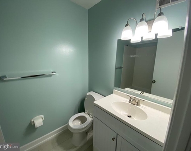 1210 Thomas Jefferson Place - Photo Thumbnail 6