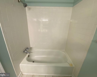 1210 Thomas Jefferson Place - Photo Thumbnail 7