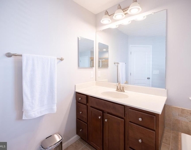 8727 Raleigh Mews - Photo Thumbnail 28