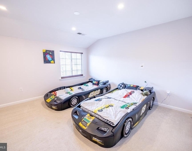 8727 Raleigh Mews - Photo Thumbnail 32