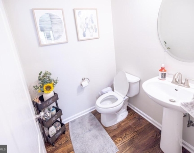 8727 Raleigh Mews - Photo Thumbnail 17