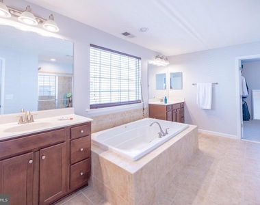 8727 Raleigh Mews - Photo Thumbnail 23