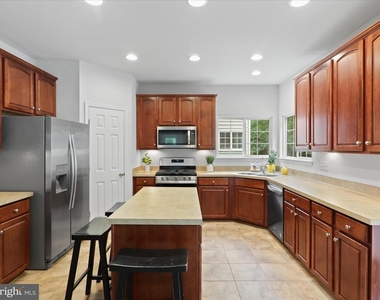 14203 Murphy Terrace - Photo Thumbnail 9