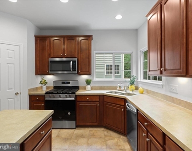 14203 Murphy Terrace - Photo Thumbnail 11
