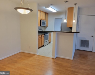 3178 Summit Square Drive - Photo Thumbnail 7