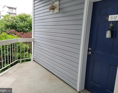3178 Summit Square Drive - Photo Thumbnail 2