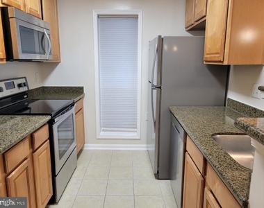 3178 Summit Square Drive - Photo Thumbnail 9
