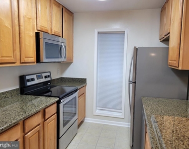 3178 Summit Square Drive - Photo Thumbnail 16