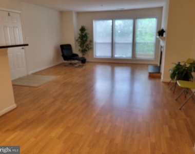 3178 Summit Square Drive - Photo Thumbnail 8