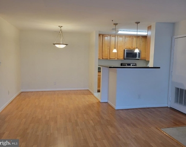 3178 Summit Square Drive - Photo Thumbnail 6