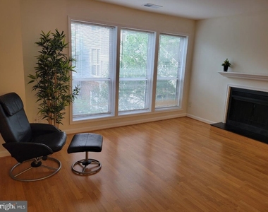 3178 Summit Square Drive - Photo Thumbnail 3