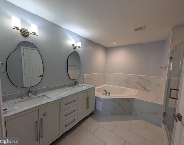 6156 Manchester Park Circle - Photo Thumbnail 19