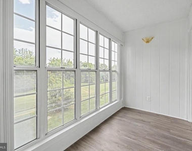 12102 Green Leaf Court - Photo Thumbnail 6