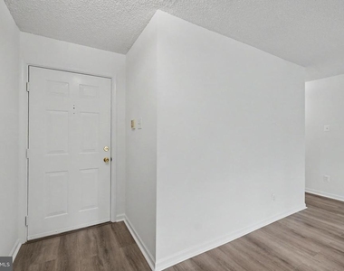 12102 Green Leaf Court - Photo Thumbnail 2