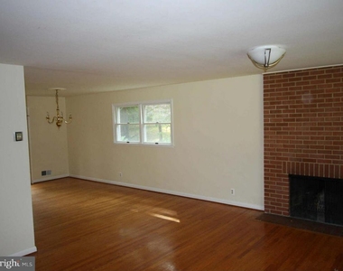 1103 Roberta Court - Photo Thumbnail 7