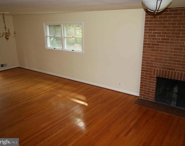 1103 Roberta Court - Photo Thumbnail 6