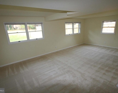 1103 Roberta Court - Photo Thumbnail 15