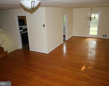 1103 Roberta Court - Photo Thumbnail 5