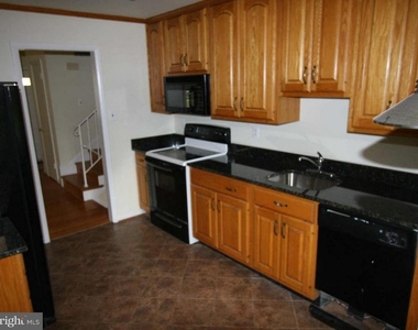 1103 Roberta Court - Photo Thumbnail 2