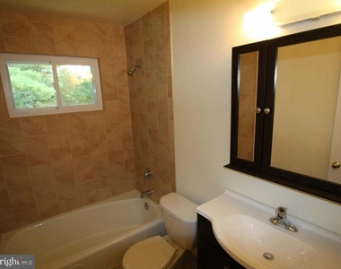 1103 Roberta Court - Photo Thumbnail 16