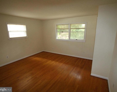 1103 Roberta Court - Photo Thumbnail 8