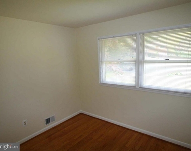 1103 Roberta Court - Photo Thumbnail 12