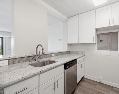 200 N Pickett Street - Photo Thumbnail 4