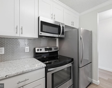 200 N Pickett Street - Photo Thumbnail 2