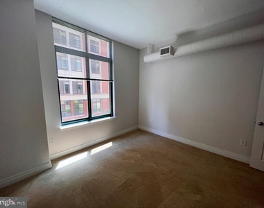 1205 N Garfield Street - Photo Thumbnail 7