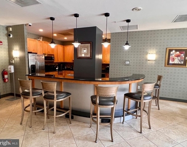 1205 N Garfield Street - Photo Thumbnail 12