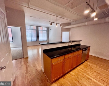 1205 N Garfield Street - Photo Thumbnail 3