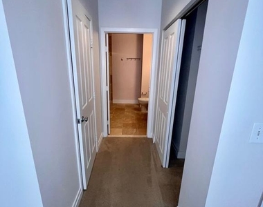 1205 N Garfield Street - Photo Thumbnail 8