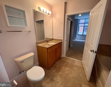 1205 N Garfield Street - Photo Thumbnail 9