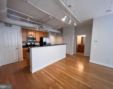 1205 N Garfield Street - Photo Thumbnail 2