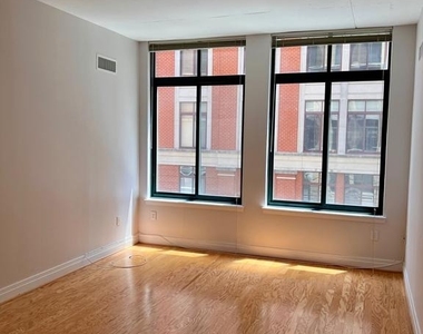 1205 N Garfield Street - Photo Thumbnail 6