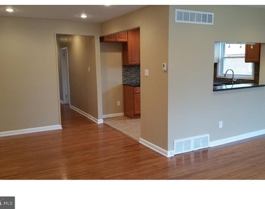 9960 Woodfern Road - Photo Thumbnail 3