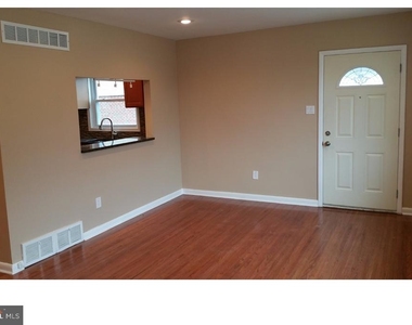 9960 Woodfern Road - Photo Thumbnail 4