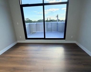 1015 N 45th Street - Photo Thumbnail 2
