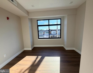 1015 N 45th Street - Photo Thumbnail 5