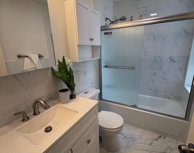 2122 S Hicks Street - Photo Thumbnail 4
