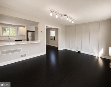 256 W Beidler Road - Photo Thumbnail 4
