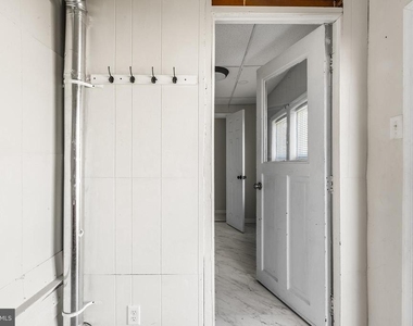 1001 W High Street - Photo Thumbnail 3