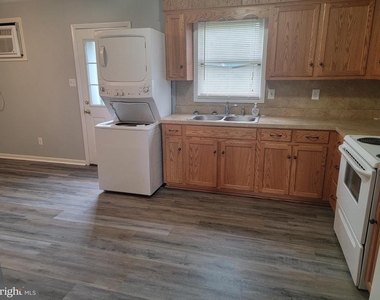691 Center Drive - Photo Thumbnail 4
