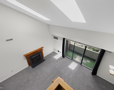 710 Mountainview Drive - Photo Thumbnail 4