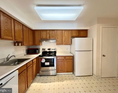 2217 Sayre Drive - Photo Thumbnail 8